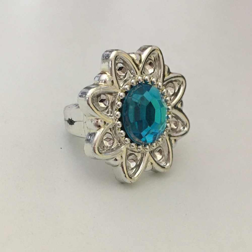 4 Plastic Dress-Up Rings - Picture 4 of 6
